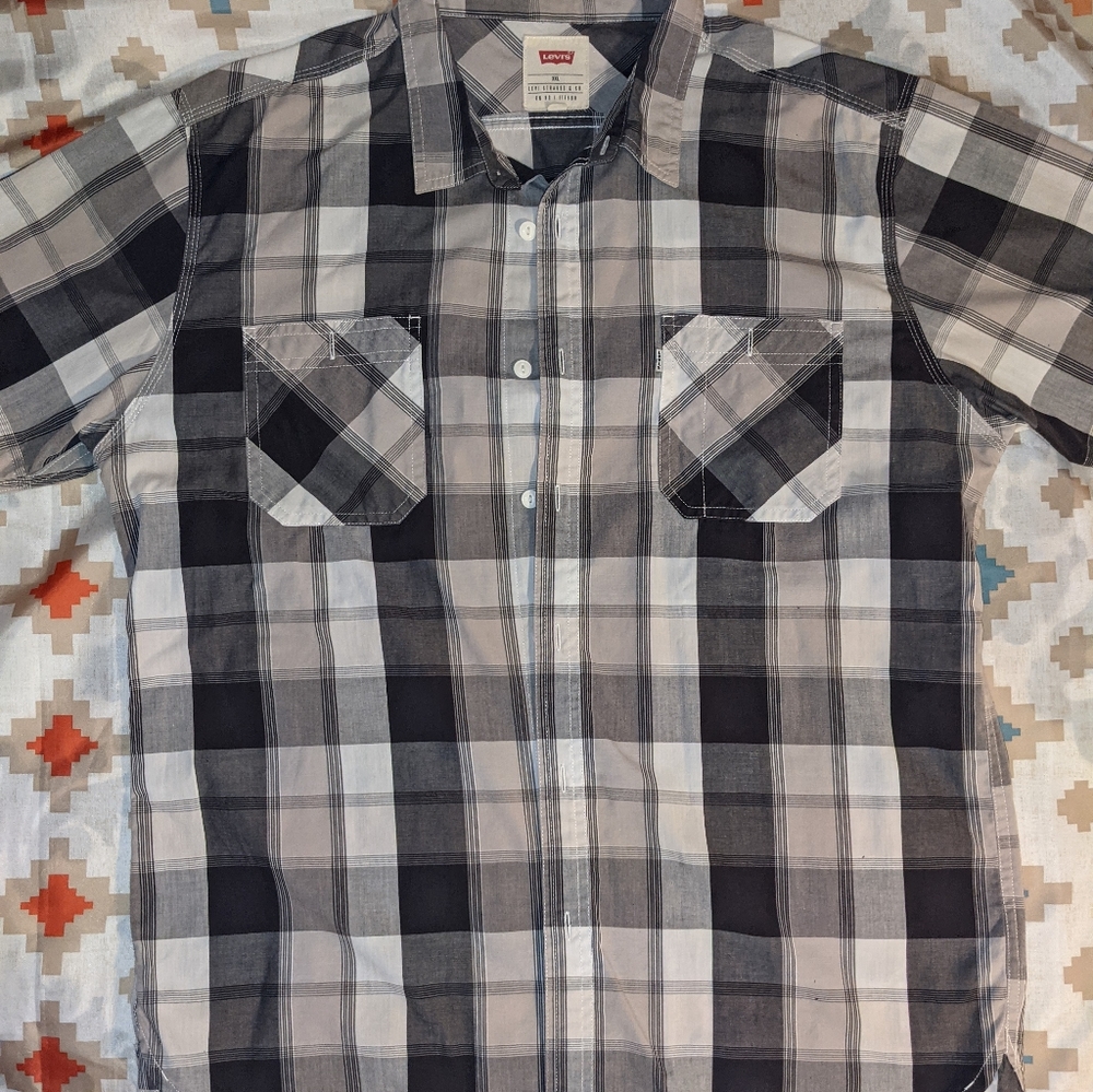 Levi's plaid button up short sleeve
